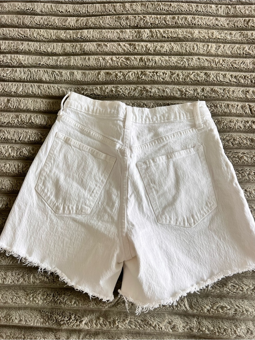 Abercrombie & Fitch Curve Love The Dad Short High Rise White Size 26/2 - Picture 7 of 7
